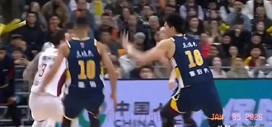 约克半场压哨三分领衔CBA第11轮五佳球